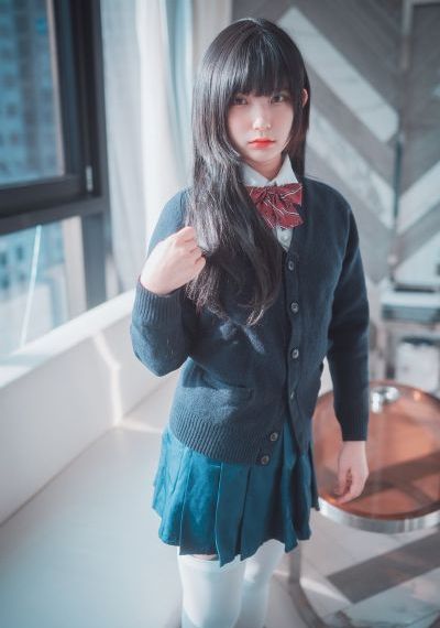 小丹慢慢张开双腿淑芬