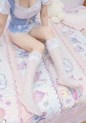 女教师含羞撅起屁股粗暴