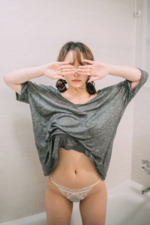 老头猛挺进小莹的体内在线观看