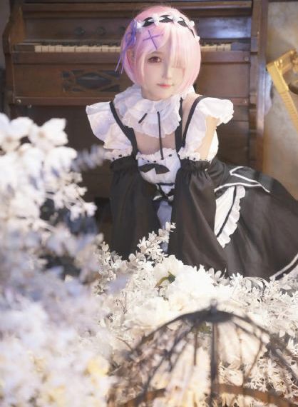红衣小女孩