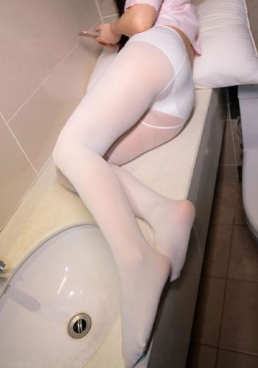 龙纹身的女孩
