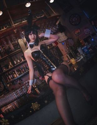 一部皇上吃宫女奶三级